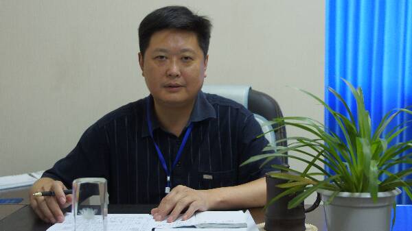学院副院长黄红兵